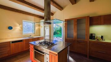 Réfrigérateur, micro-ondes, four, lave-vaisselle