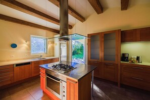 Fridge, microwave, oven, dishwasher - Villa Cramond – Pool & unspoiled nature (Tourrettes-sur-Loup)