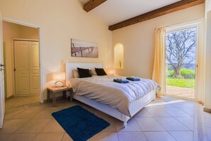4 bedrooms, iron/ironing board, free WiFi