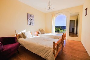 4 sovrum, strykjärn/strykbräda, gratis wi-fi och sängkläder