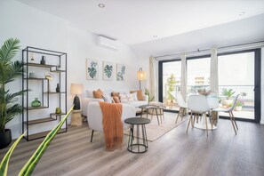 Smart TV - Arla White Apartment, Faro, Algarve (Faro)