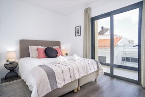 2 bedrooms, iron/ironing board, WiFi, bed sheets - Arla White Apartment, Faro, Algarve (Faro)