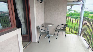 Deluxe Suite, Balcony, Courtyard View | Terrace/patio