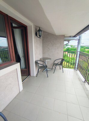 Deluxe Suite, Balcony, Courtyard View | Terrace/patio