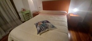 3 bedrooms, bed sheets