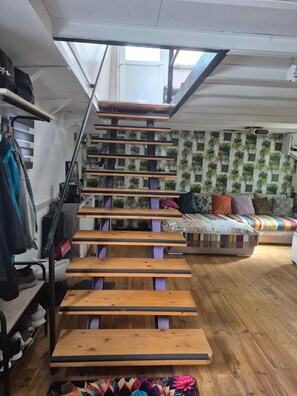 Interior - Atypical bed and breakfast on our barge in the Camargue.2-person room max. (Arles)
