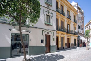 Front of property - Genteel Home Gamazo (Seville)