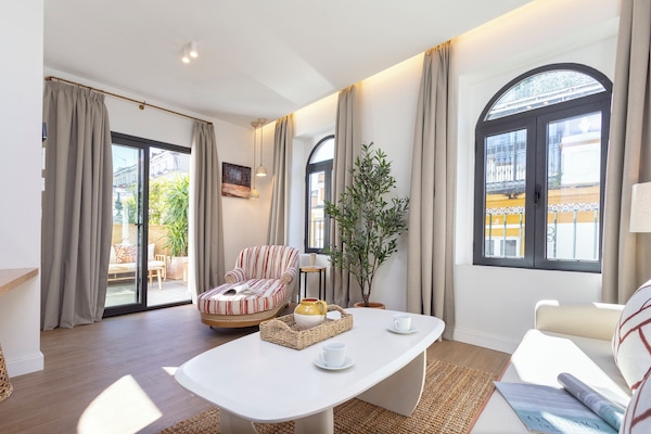 Apartament, terrassa (1 Bedroom) | Sala d'estar | Televisor intel·ligent