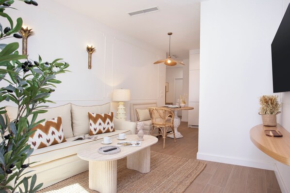 Appartement (1 Bedroom) | Woonruimte | Een smart-tv