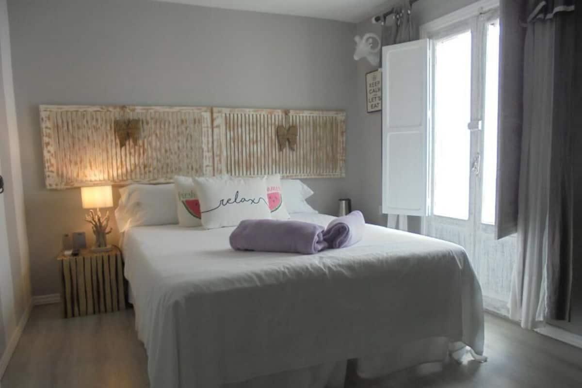 Deluxe Double Room | Iron/ironing board, free WiFi