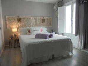 Habitación doble Deluxe | Tabla de planchar con plancha y wifi gratis