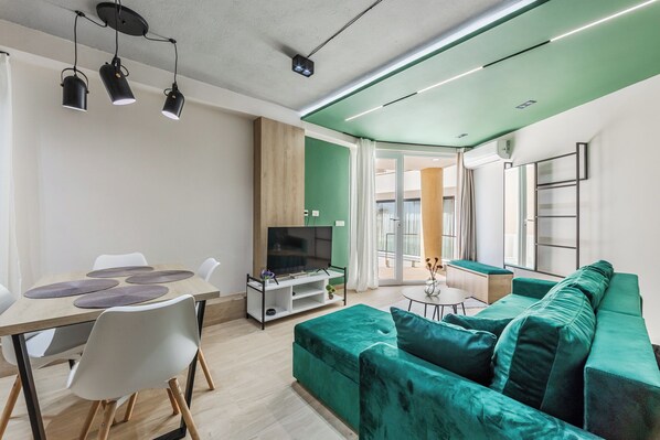 Smart TV - Gemeli Seafront Duplex by PS (Golem)