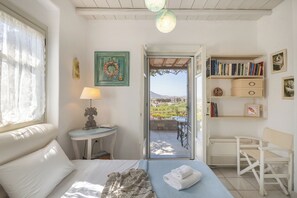 3 bedrooms, iron/ironing board, travel cot, free WiFi