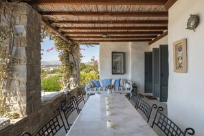 Outdoor dining - Isterni | 3BR Sea View House | Coral Pearl (Paros)