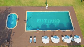 2 outdoor pools, pool umbrellas, pool loungers