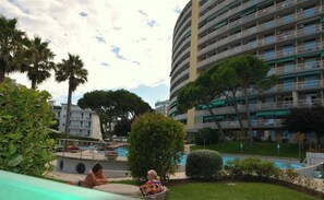Apartamento, 2 quartos, sacada, vista para o oceano | Fachada