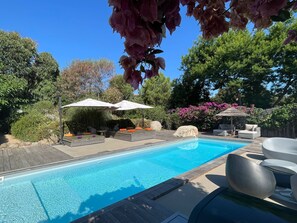 Outdoor pool, a heated pool - SUPERB CONTEMPORARY VILLA FOR LUXURY AND RELAXATION FOR 12/13 PEOPLE, WALKING DISTANCE FROM THE BEACH (Sainte Lucie de Porto Vecchio)