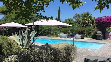 Piscina all'aperto, una piscina riscaldata