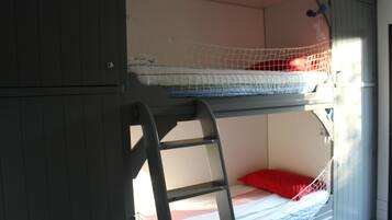 5 habitaciones, caja de seguridad en la habitación y escritorio