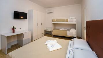 Quadrupla Comfort, vista giardino | Tende oscuranti, Wi-Fi gratuito, lenzuola