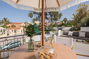 تناول الطعام بالخارج