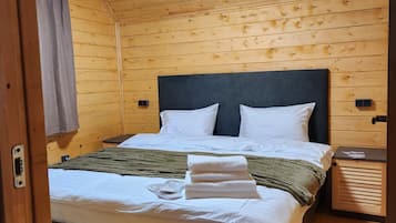 2 bedrooms, desk, laptop workspace, free WiFi