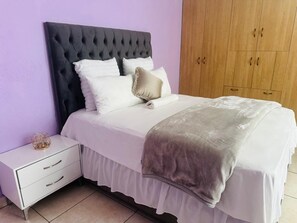 Classic Double Room | Laptop workspace, free WiFi - Casa3 Eastgatemall (Johannesburg)
