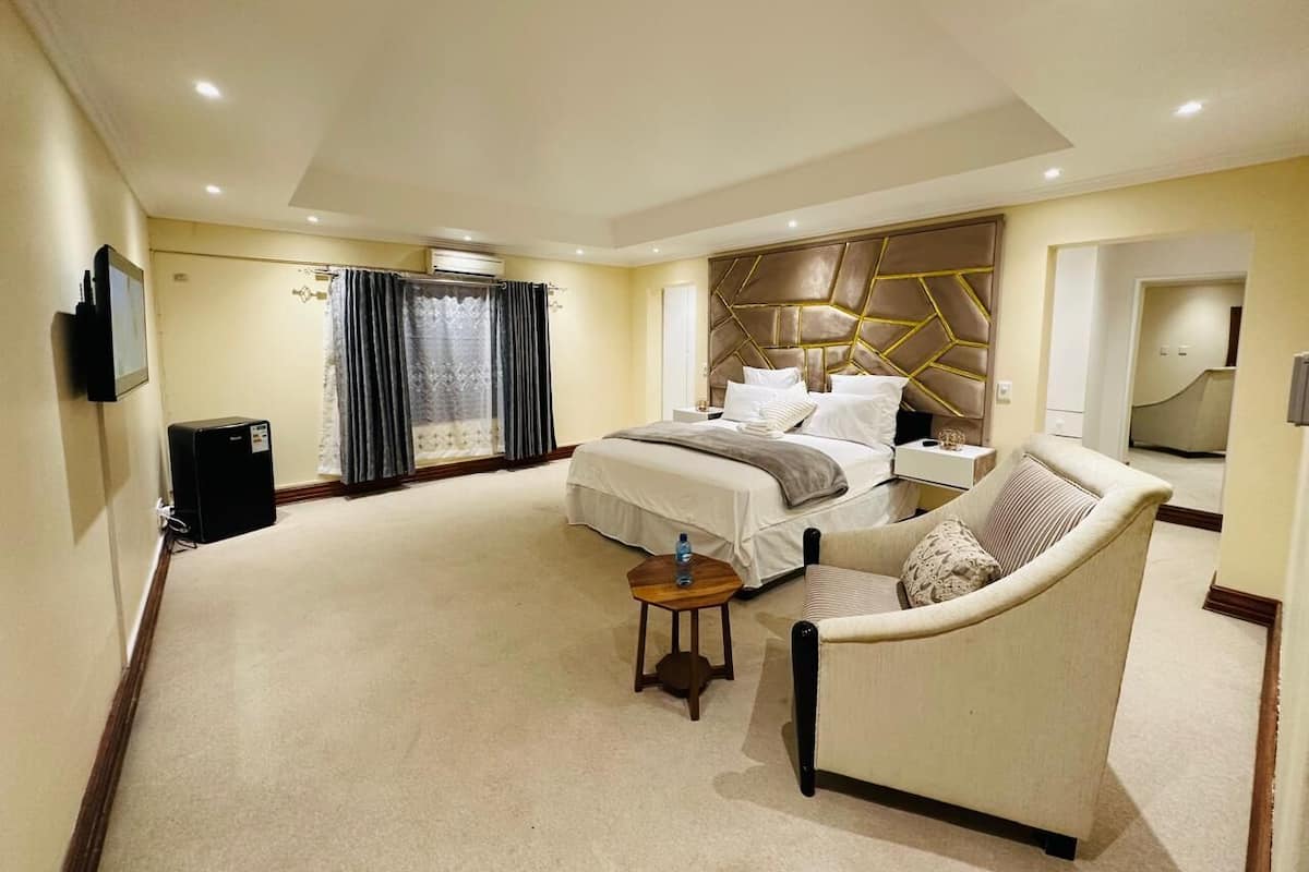 Luxury Suite | Laptop workspace, free WiFi
