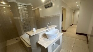 Luxury Suite | Bathroom | Separate tub and shower, hair dryer (on request), bathrobes, bidet