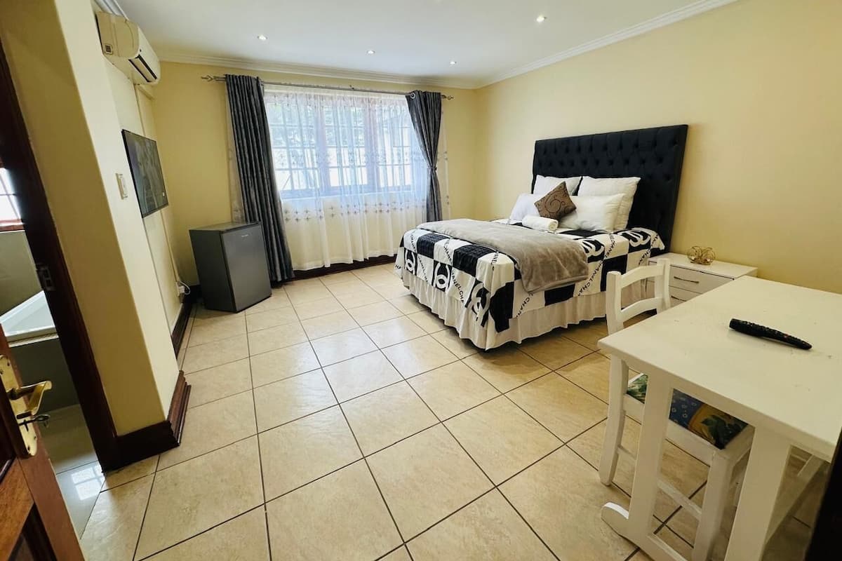 Deluxe Triple Room | Laptop workspace, free WiFi
