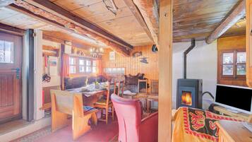 Standard Chalet, Multiple Bedrooms (Rustico Al Museo Bosco Gurin) | Dining
