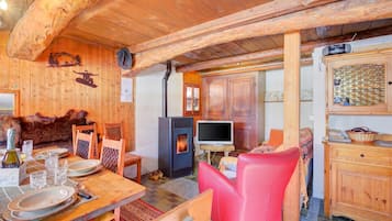 Standard Chalet, Multiple Bedrooms (Rustico Al Museo Bosco Gurin) | Interior
