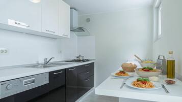 Family Studio, Microwave, Sea View (Romantični Studio ob Morju Koper) | Private kitchen