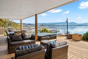 4 bedrooms - Lakeside Tranquility (West Kelowna)