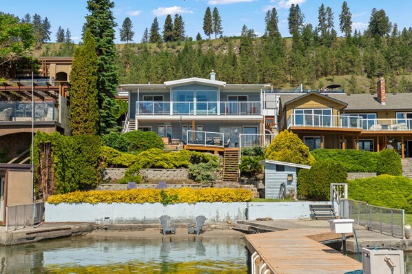 4 bedrooms - Lakeside Tranquility (West Kelowna)