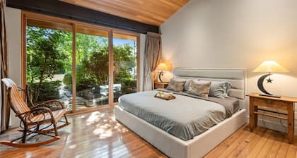 Waterfront Grandeur in Kelowna
