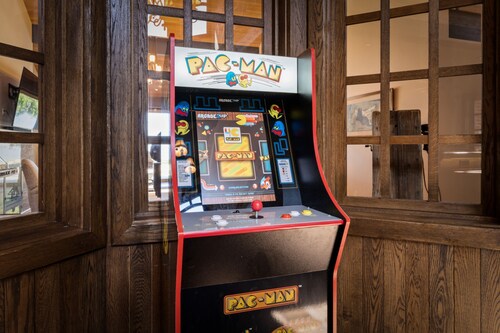 Waterfront Grandeur in Kelowna