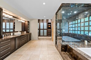 House, Smoking | 5 bedrooms - Waterfront Grandeur in Kelowna (Kelowna)