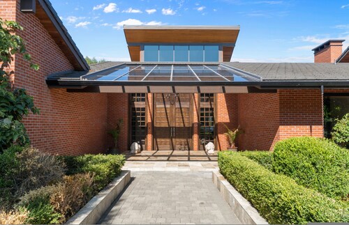 Waterfront Grandeur in Kelowna