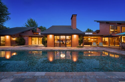 Waterfront Grandeur in Kelowna