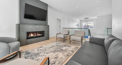 Luxurious 7BR Escape w Mountain Views Privacy