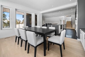 House | 7 bedrooms - Luxurious 7BR Escape w Mountain Views Privacy (Whistler)