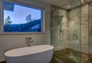 House | 7 bedrooms - Luxurious 7BR Escape w Mountain Views Privacy (Whistler)