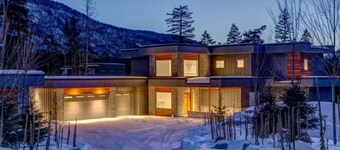 Luxurious 7BR Escape w Mountain Views Privacy