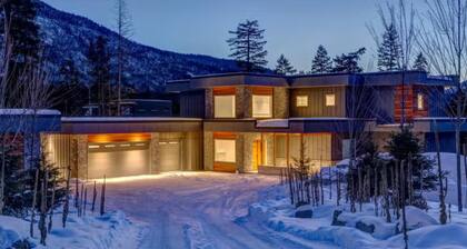 Luxurious 7BR Escape w Mountain Views Privacy