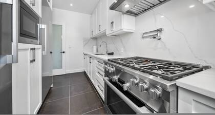 Luxurious 7BR Escape w Mountain Views Privacy