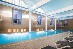 Indoor pool, seasonal outdoor pool, open noon to 9:00 PM, pool loungers - Mio City Hotel (Kula)