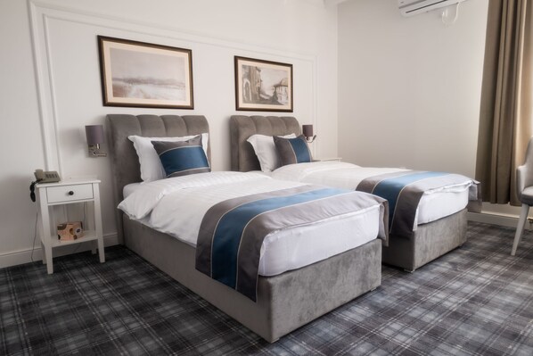 Desk, blackout curtains, soundproofing, free WiFi - Mio City Hotel (Kula)