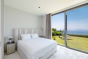 5 bedrooms, in-room safe, iron/ironing board, travel cot