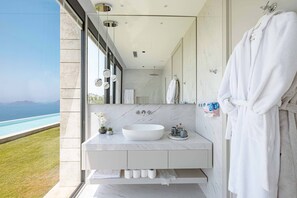 Shower, jetted bath, hair dryer, bidet